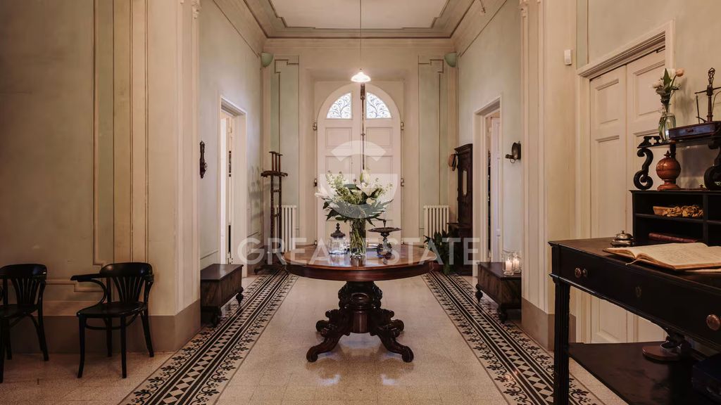 Property photo 2 of 46 Interiors