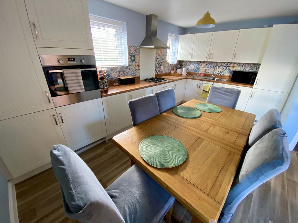 Property photo 3 of 28