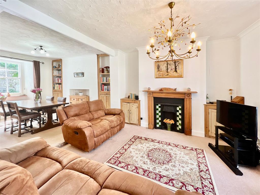 Property photo 2 of 25 84 Drew Street 3.Jpg
