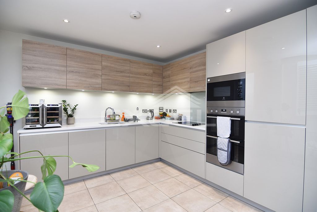 Property photo 3 of 13