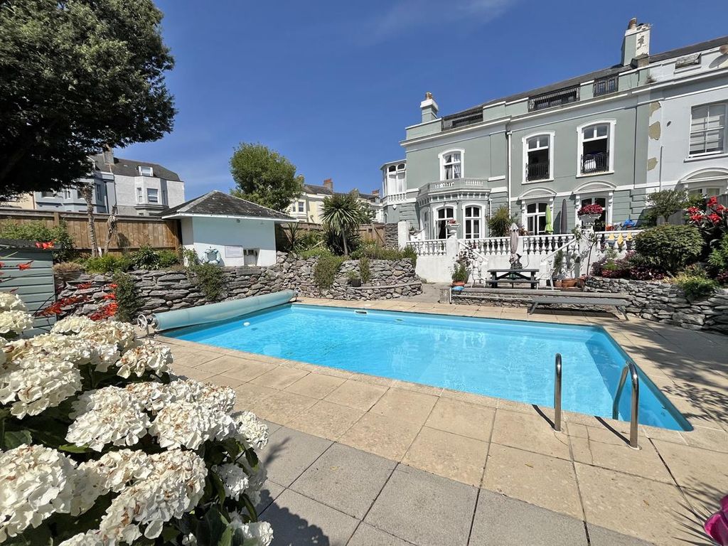 Property photo 1 of 20 Nelson Gardens 1L - Front..Jpg