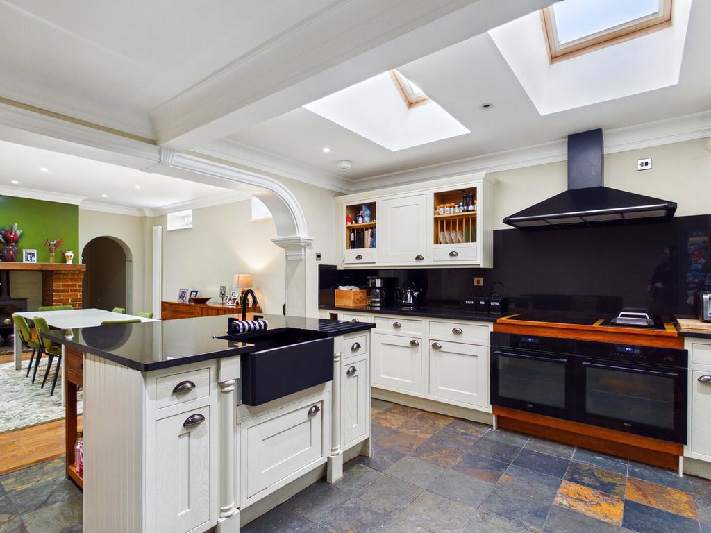 Property photo 2 of 24 Kitchen