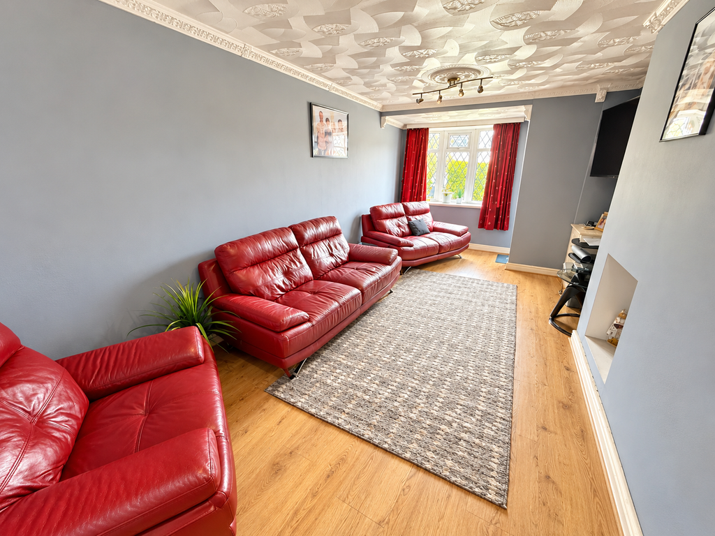 Property photo 2 of 19 Lounge