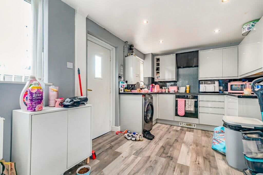 Property photo 2 of 22