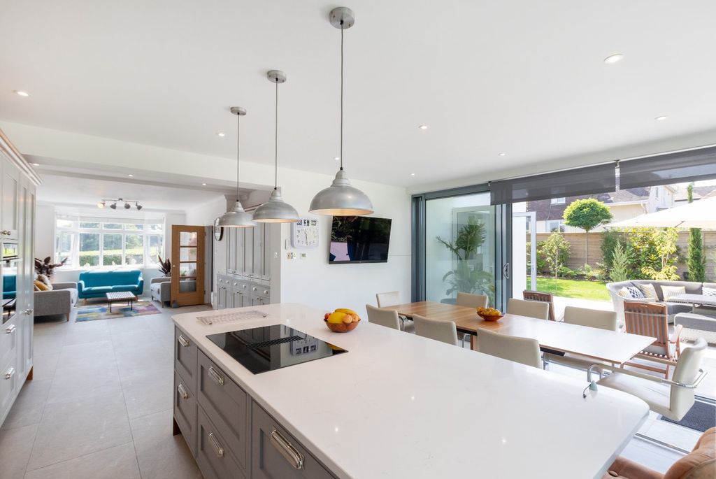 Property photo 2 of 52 Picture No. 33