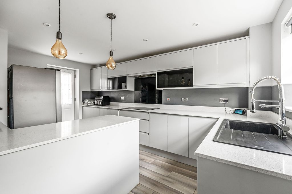 Property photo 3 of 28 3