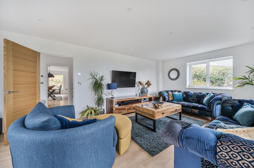 Property photo 3 of 33 1345557-12-68B851...