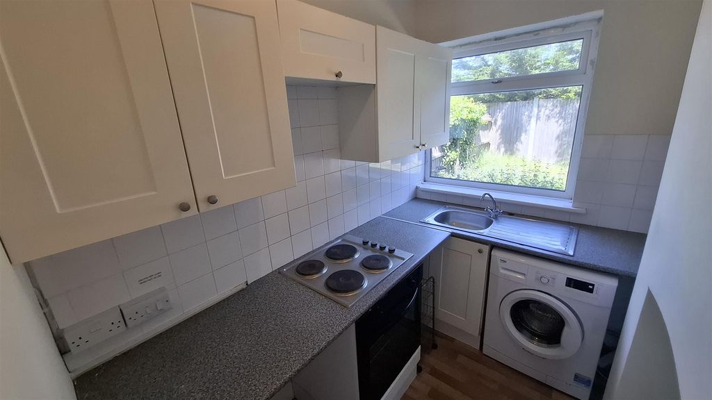 Property photo 3 of 7 Kitchen
