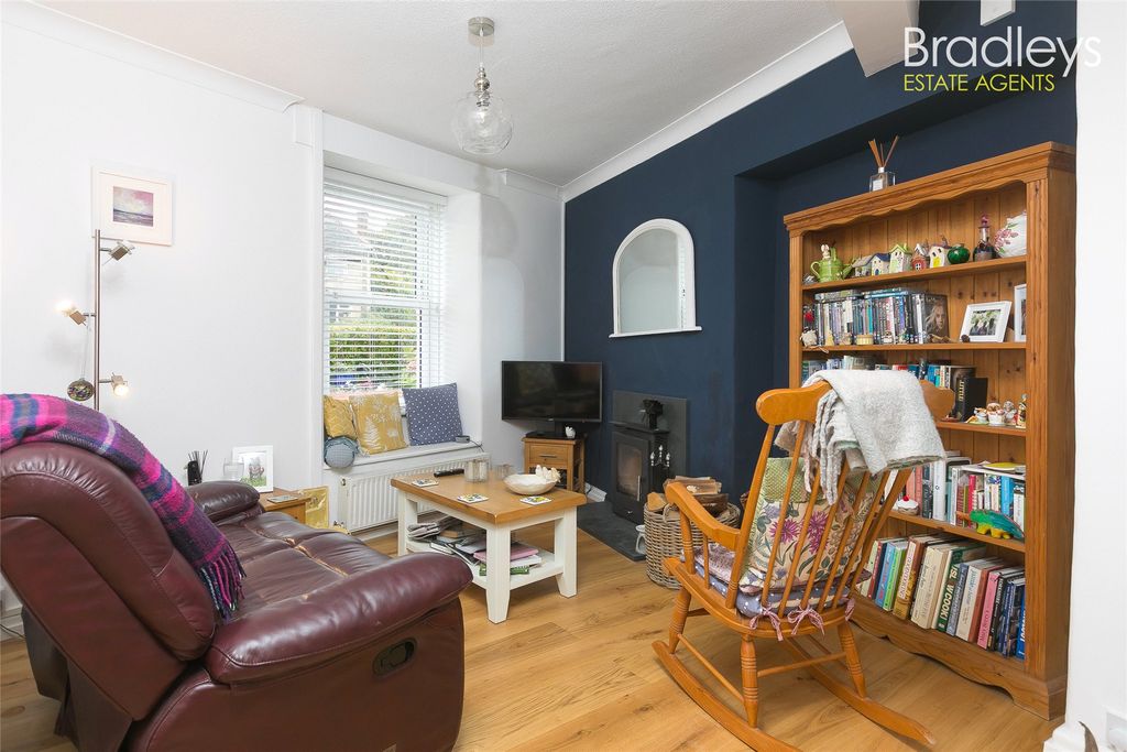 Property photo 3 of 21 Picture No. 02