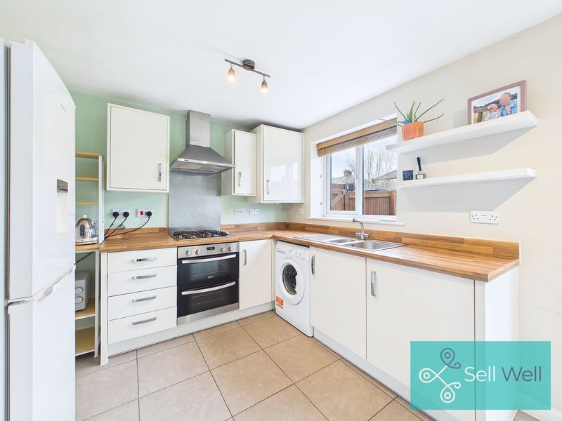 Property photo 3 of 19 Kitchen