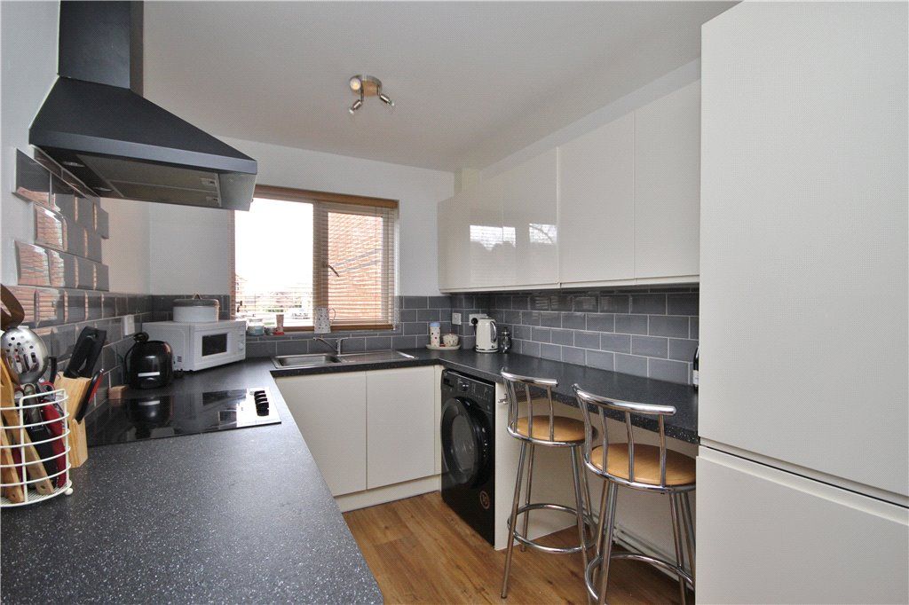 Property photo 2 of 7 Kitchen