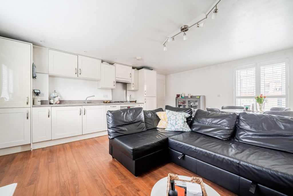 Property photo 3 of 17 1421880-8-69A9Adf...