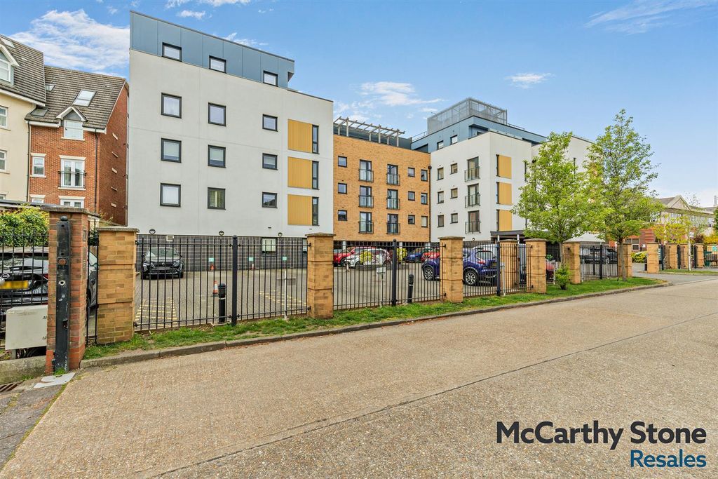 Property photo 1 of 26 8687460-Exterior02-800.Jpg