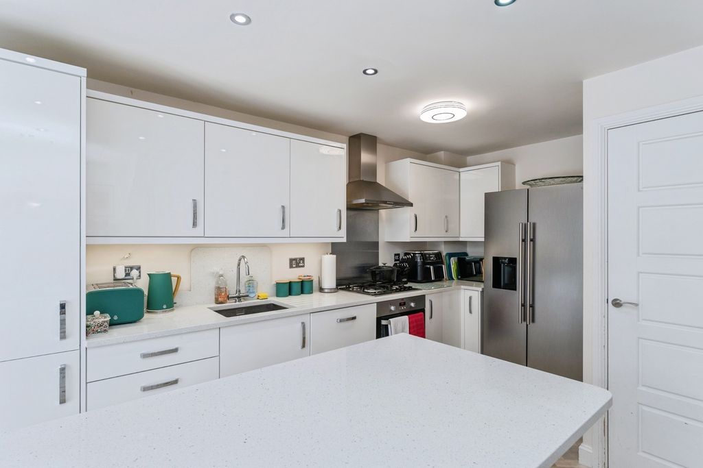Property photo 2 of 16 Kitchen