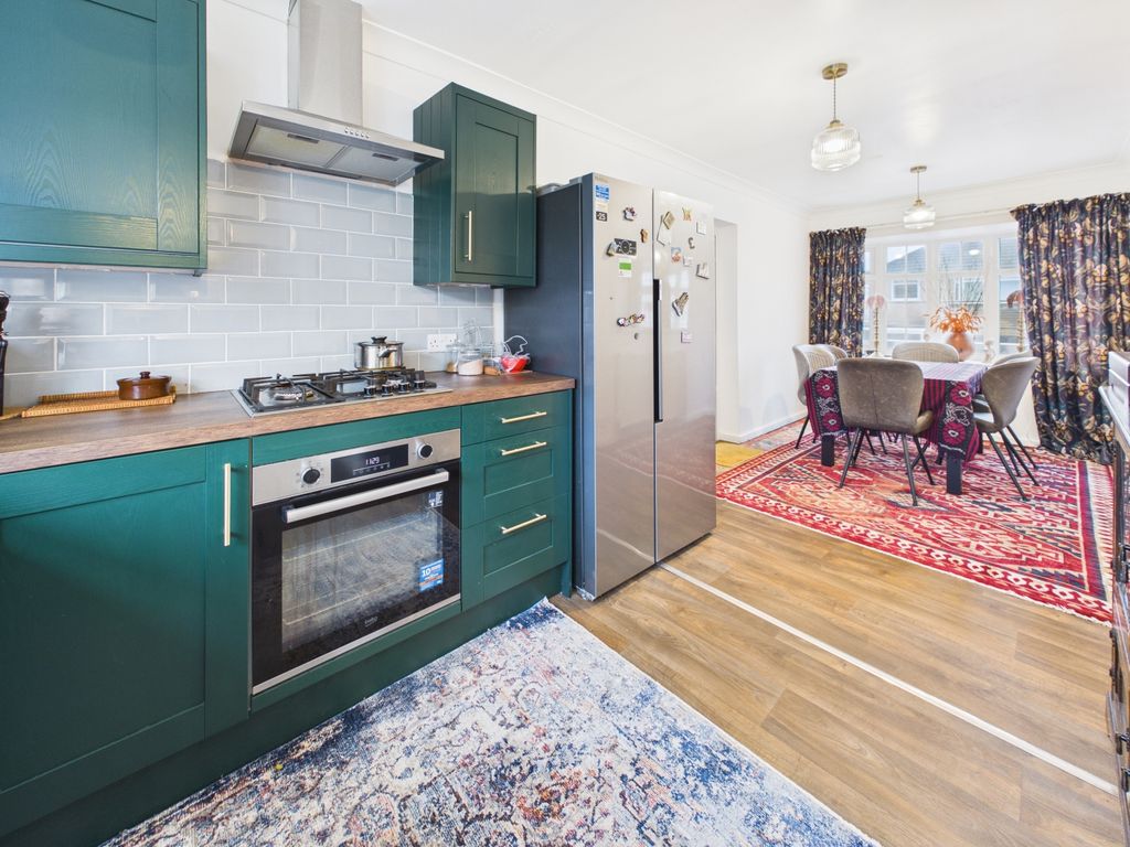 Property photo 3 of 20 Cam04789G0-Pr0029-Still012