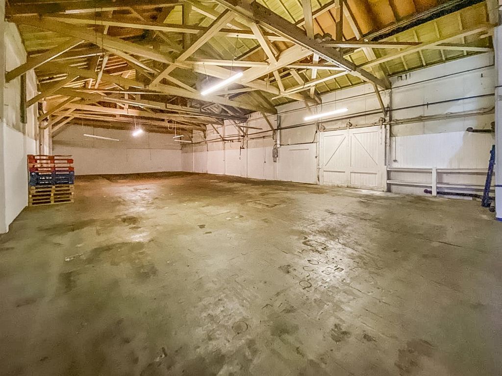 Property photo 3 of 11 8579Ab84-ee7d-4F8E-A748-A3A3Fffd7E08.Jpg