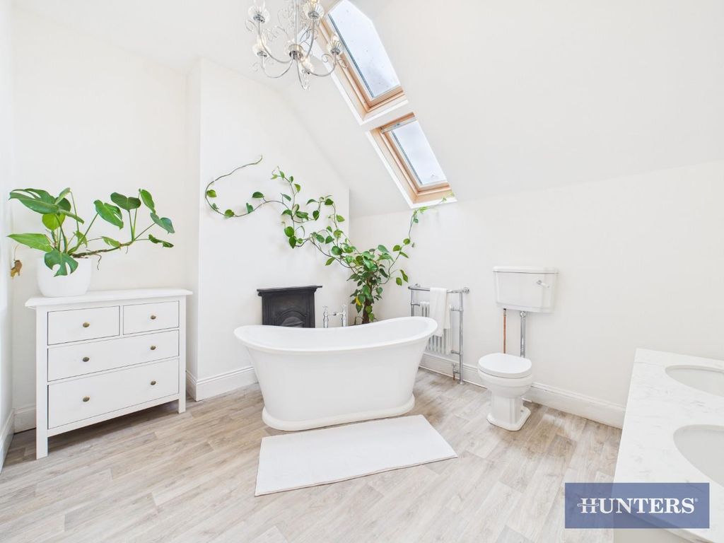 Property photo 3 of 24 Bathroom