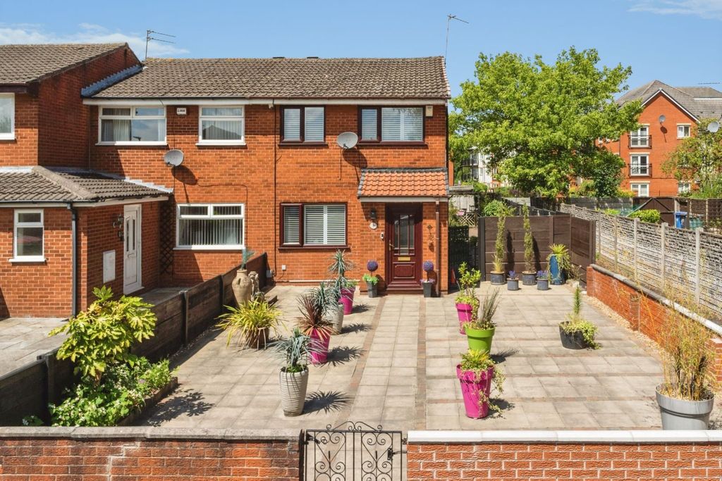 Property photo 1 of 15 Gardens