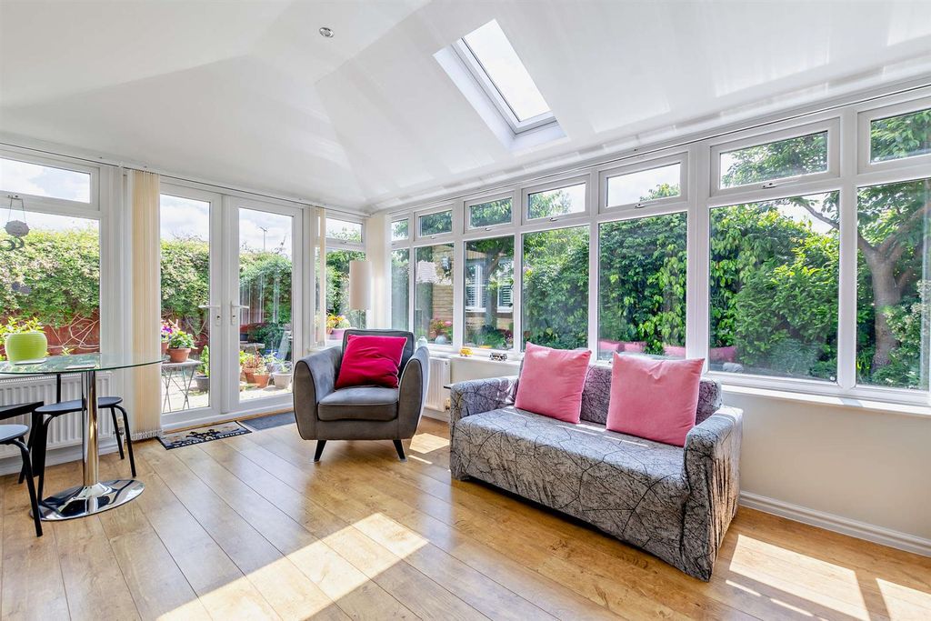 Property photo 3 of 22 8649927-Interior01-800.Jpg