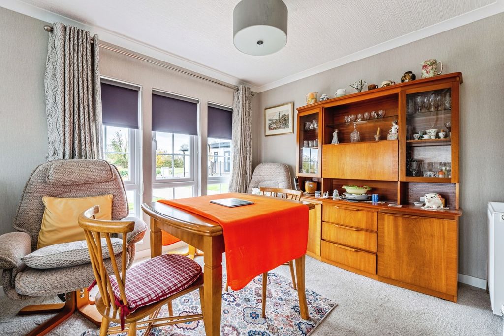 Property photo 3 of 17 Photo