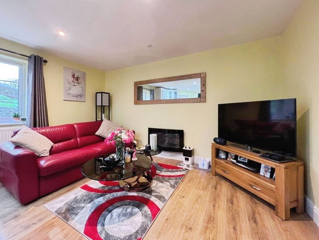 Property photo 3 of 16 Pbox-Img.Jpg