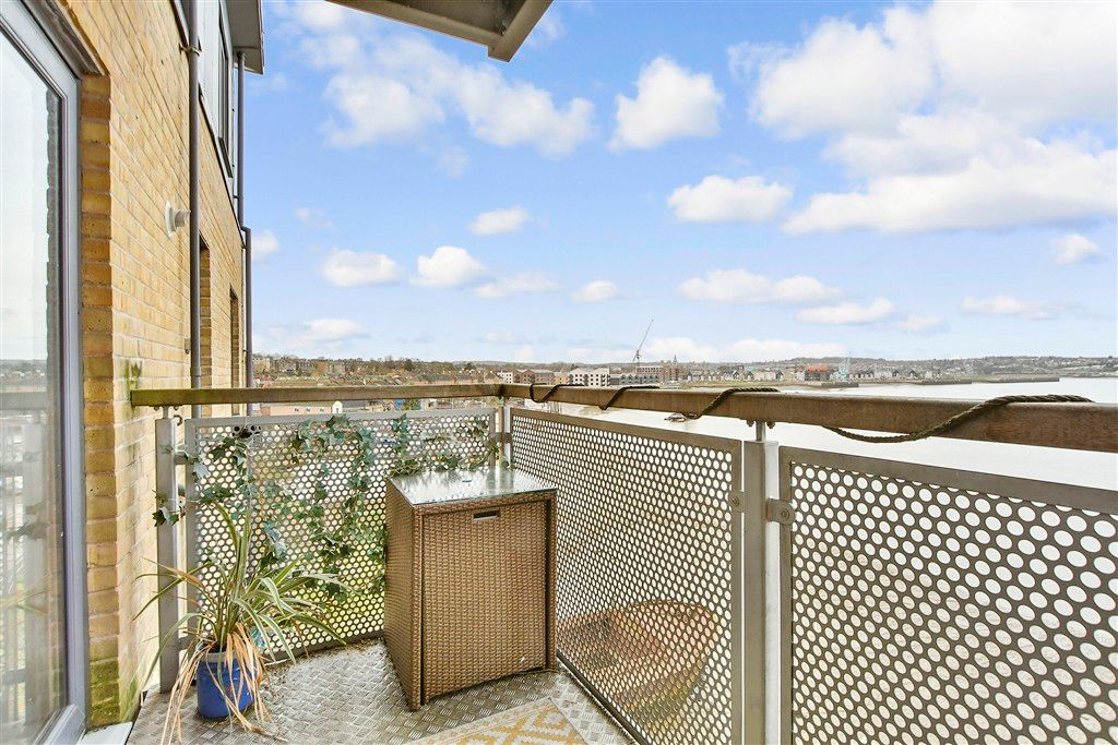 Property photo 3 of 9 Balcony / Terrace