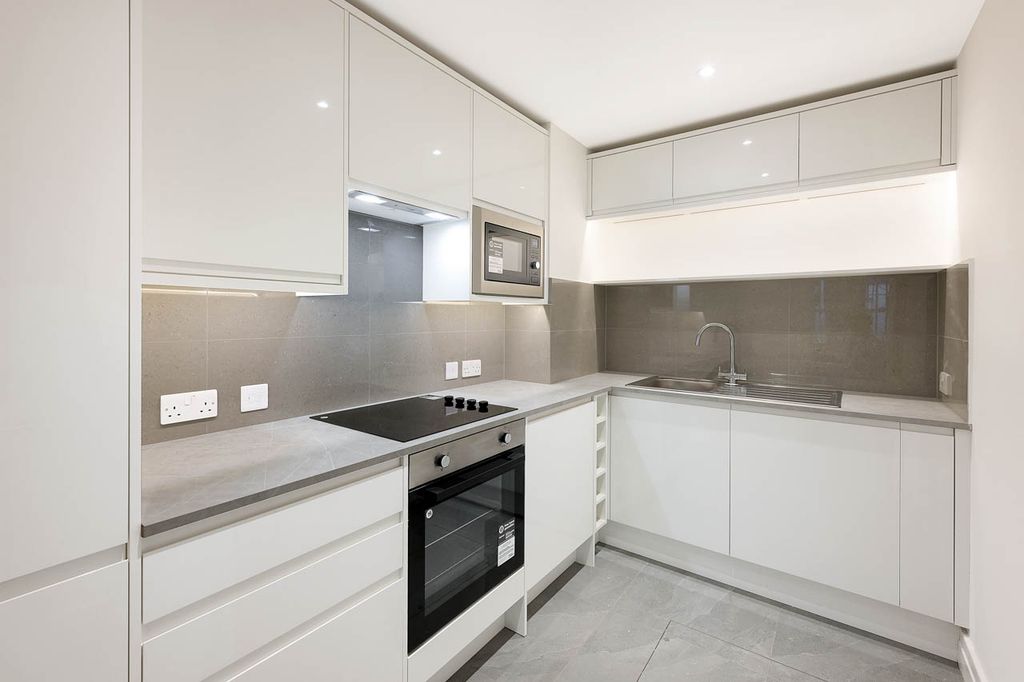 Property photo 2 of 6 Kitchen