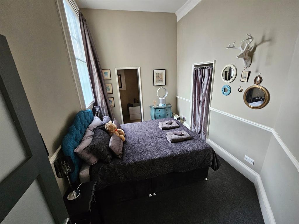 Property photo 3 of 5 Bedroom