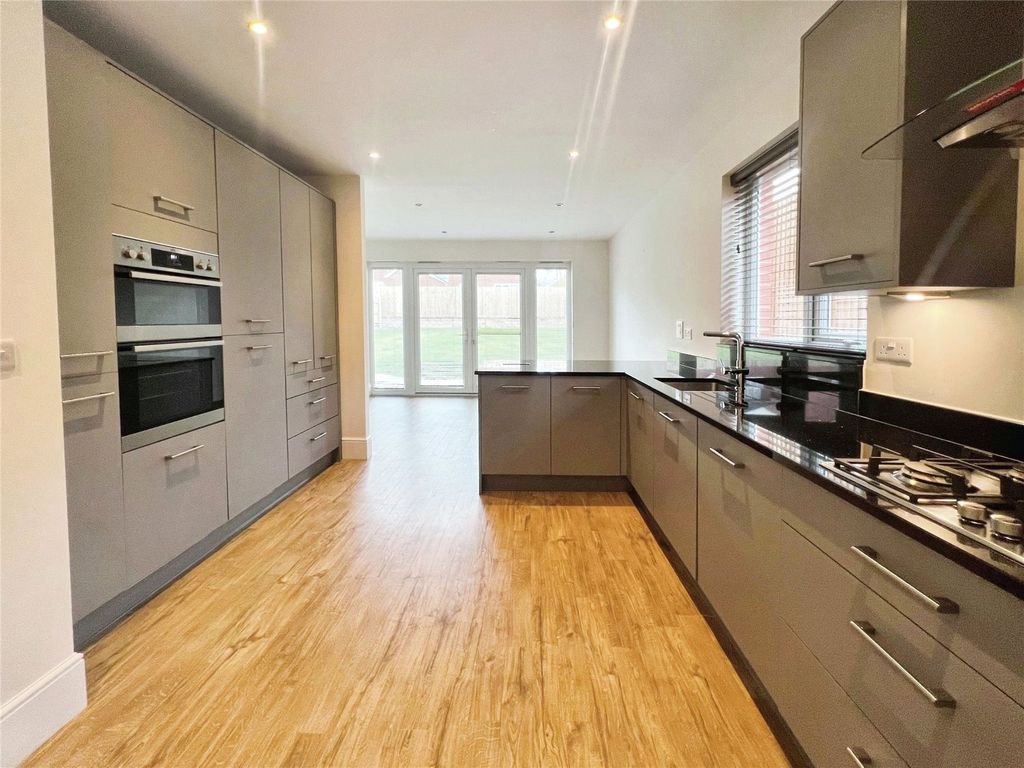 Property photo 3 of 18 Picture No. 17