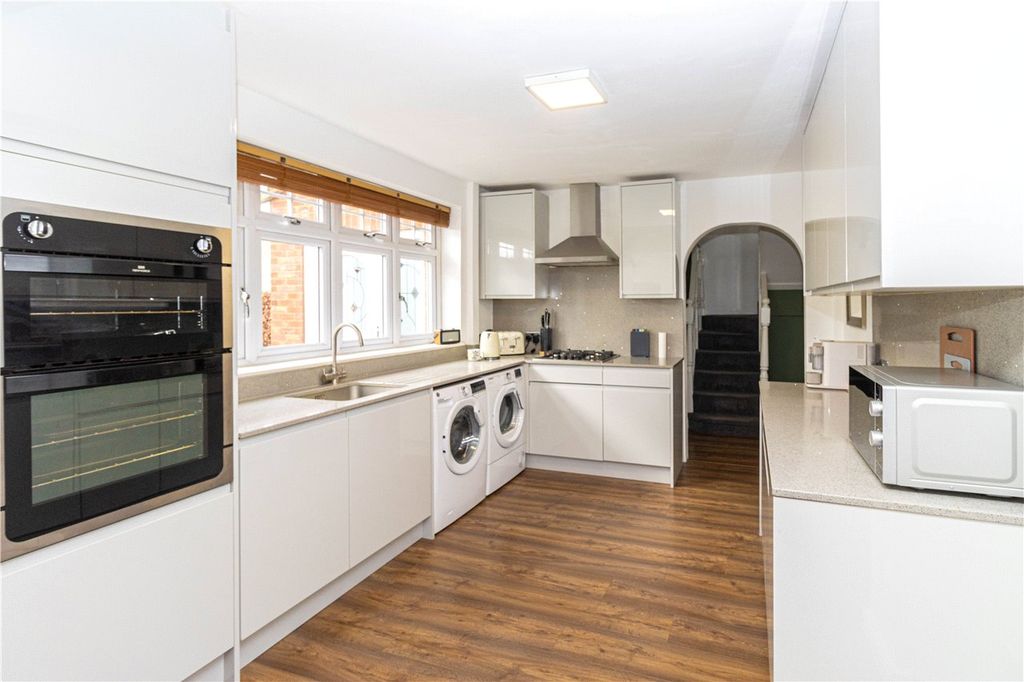 Property photo 3 of 16 Kitchen