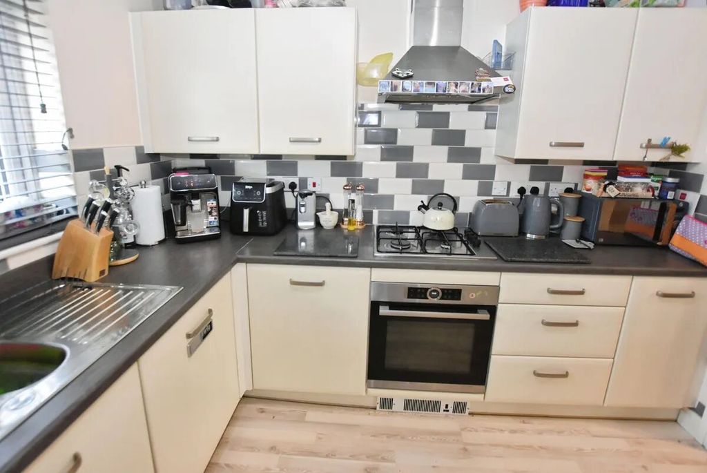 Property photo 3 of 15 Picture 3