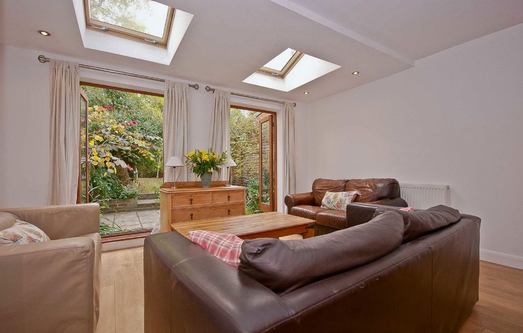 Property photo 2 of 8