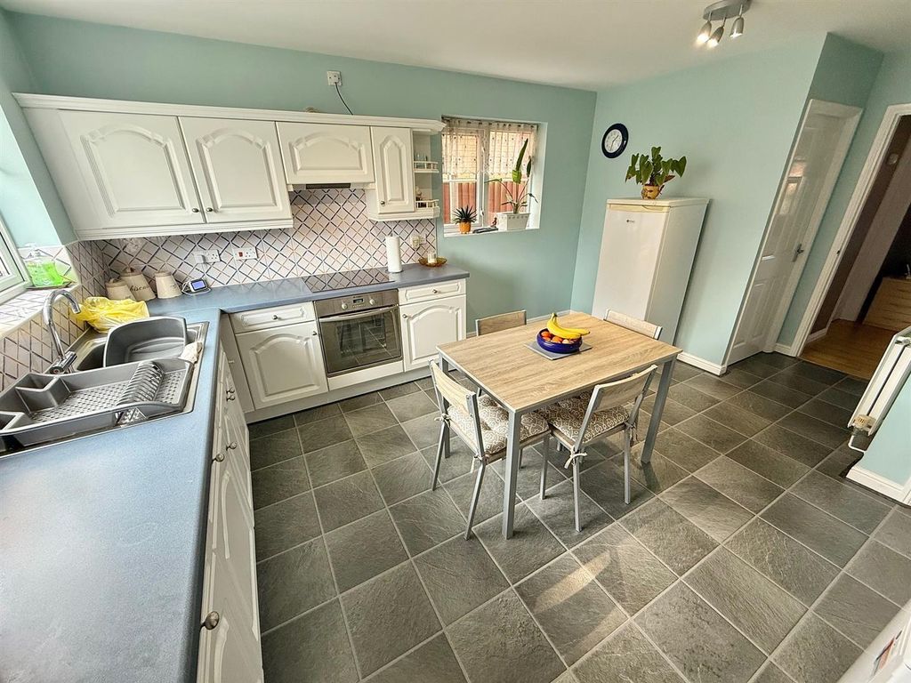 Property photo 2 of 21 Kitchen/Breakfast Room