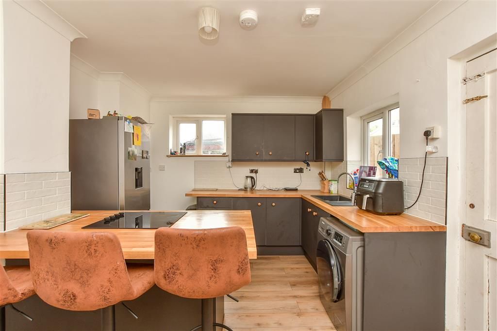 Property photo 2 of 7 Kitchen