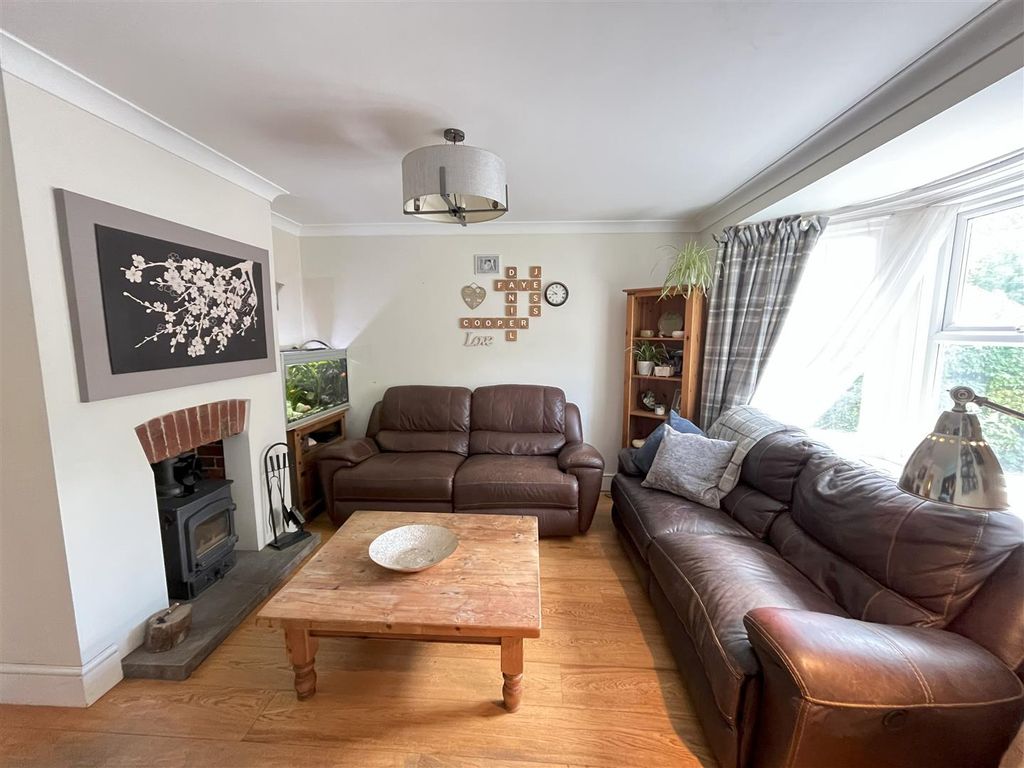 Property photo 3 of 27
