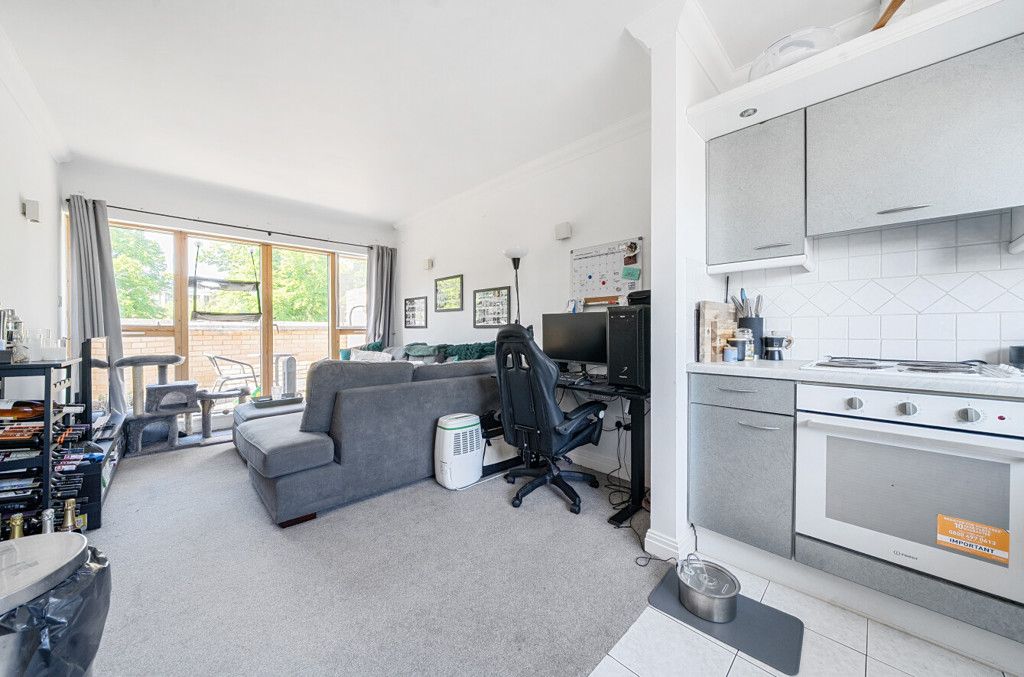 Property photo 2 of 10 4-6823B459d2408-1...
