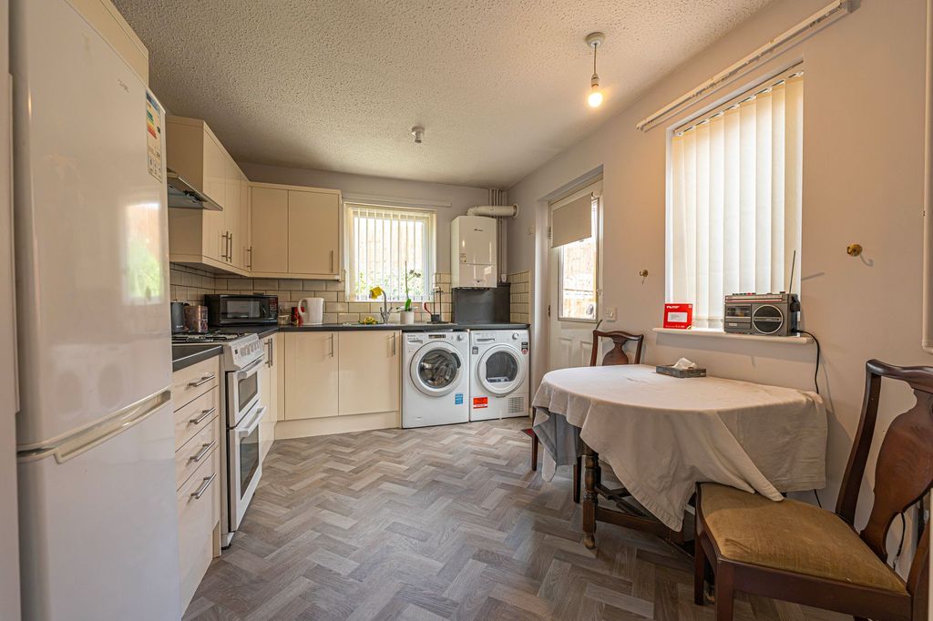 Property photo 2 of 31