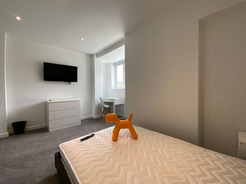 Property photo 1 of 8 Bedroom 2