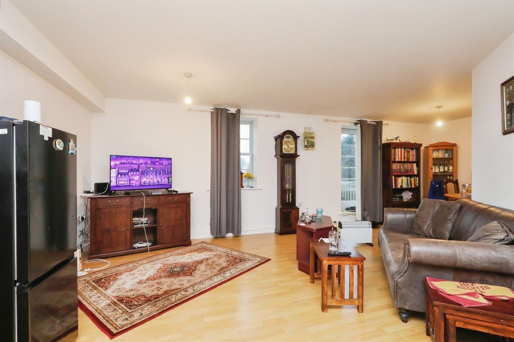 Property photo 3 of 13