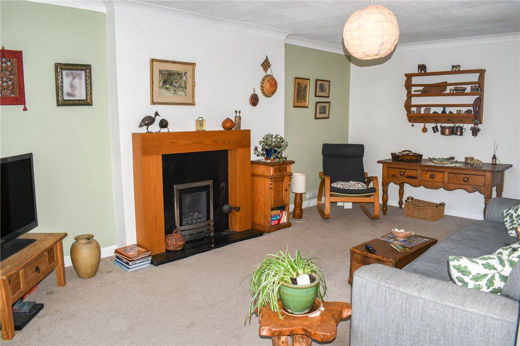 Property photo 3 of 23 Lounge