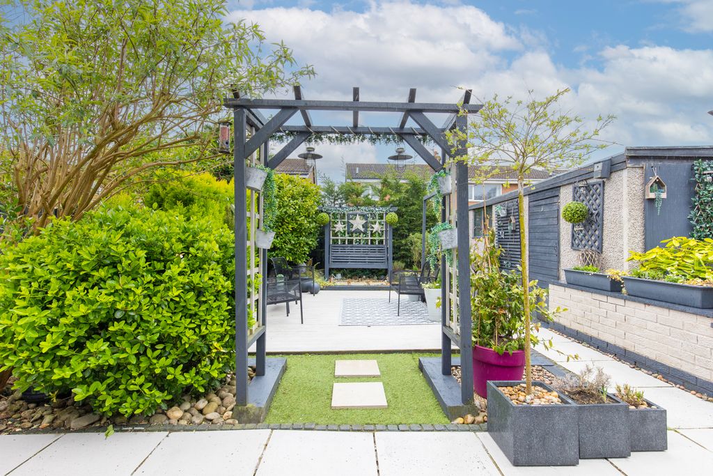 Property photo 3 of 15 Garden