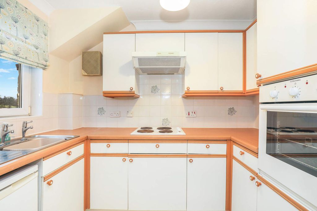 Property photo 3 of 26 Kitchen