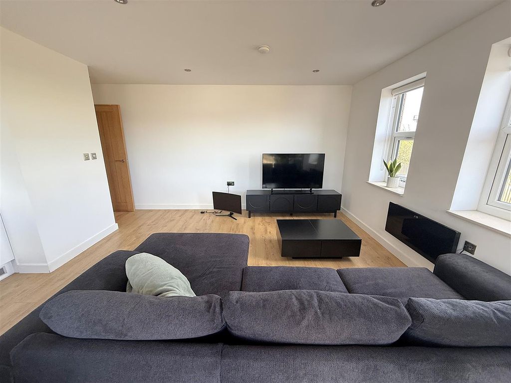 Additional image 4 of 2 bed flat for saleCrescent House, Woodside Park, Rugby CV21