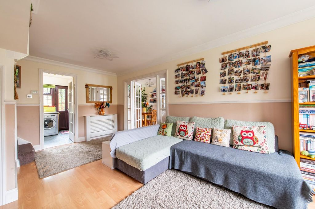 Property photo 2 of 18 Living Room