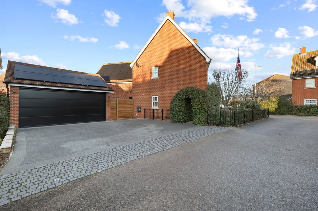 Property photo 2 of 39