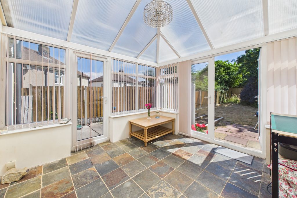 Property photo 2 of 21 Conservatory