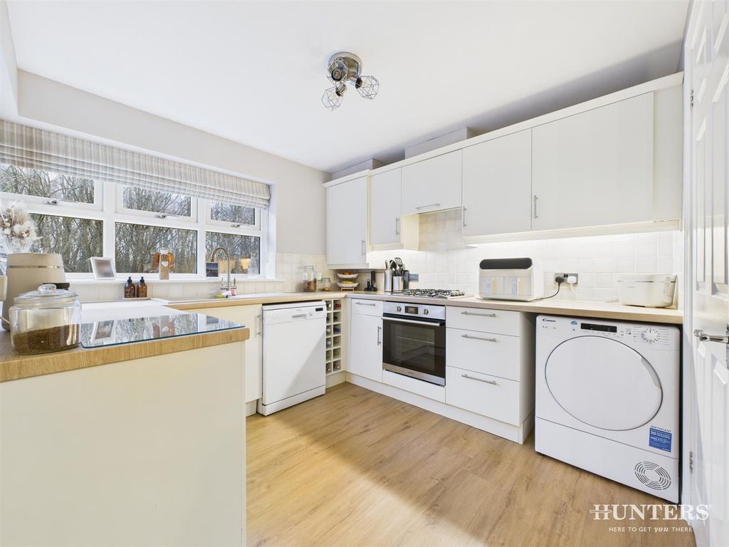 Property photo 3 of 27 Cam05287G0-Pr0150-Still006.Jpg