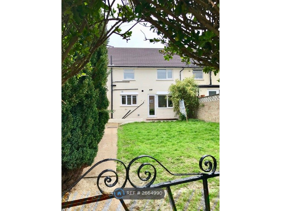 Property photo 1 of 15 Kitchen / Living Room