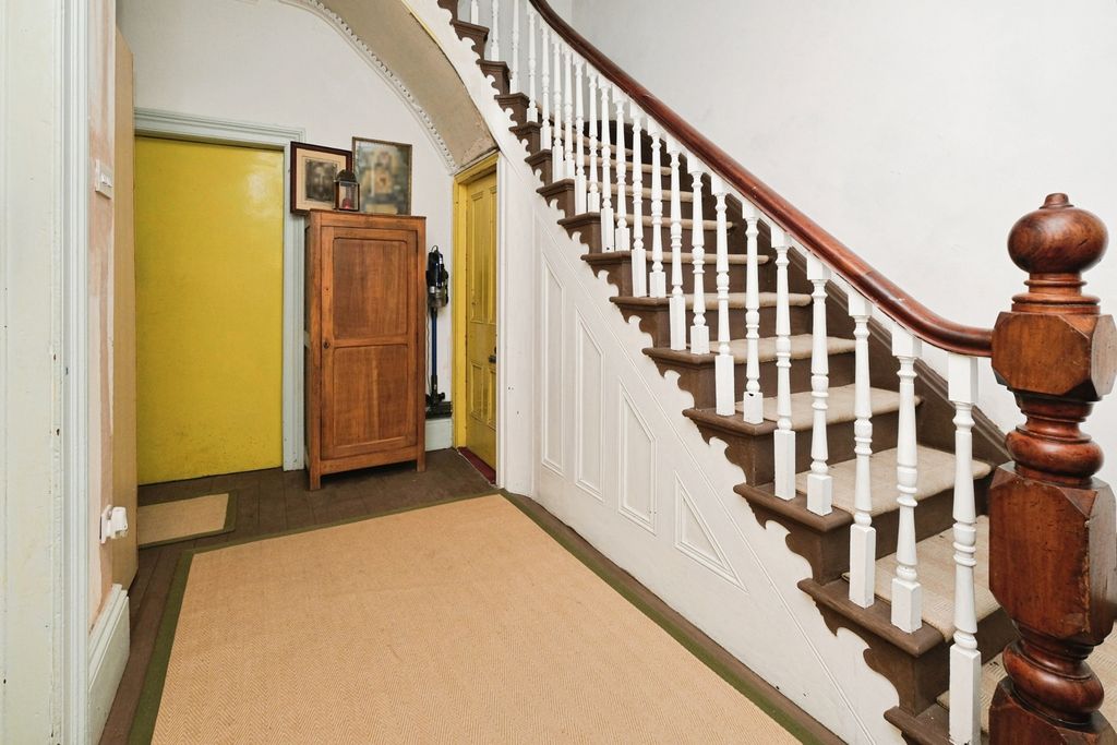 Property photo 2 of 17 Photo