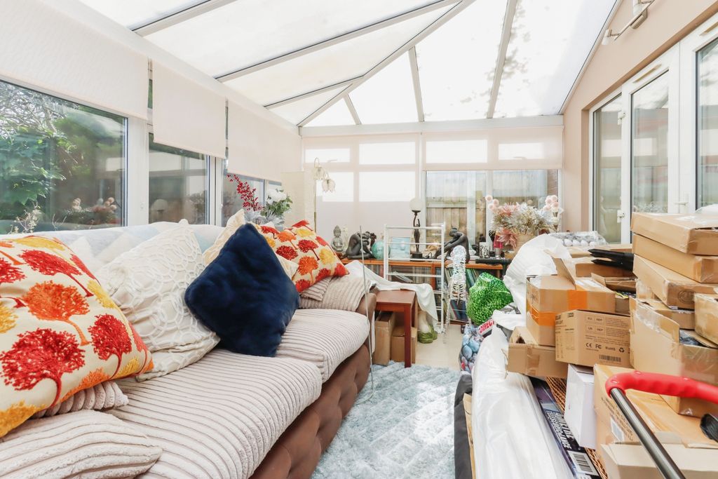 Property photo 3 of 20 Conservatory